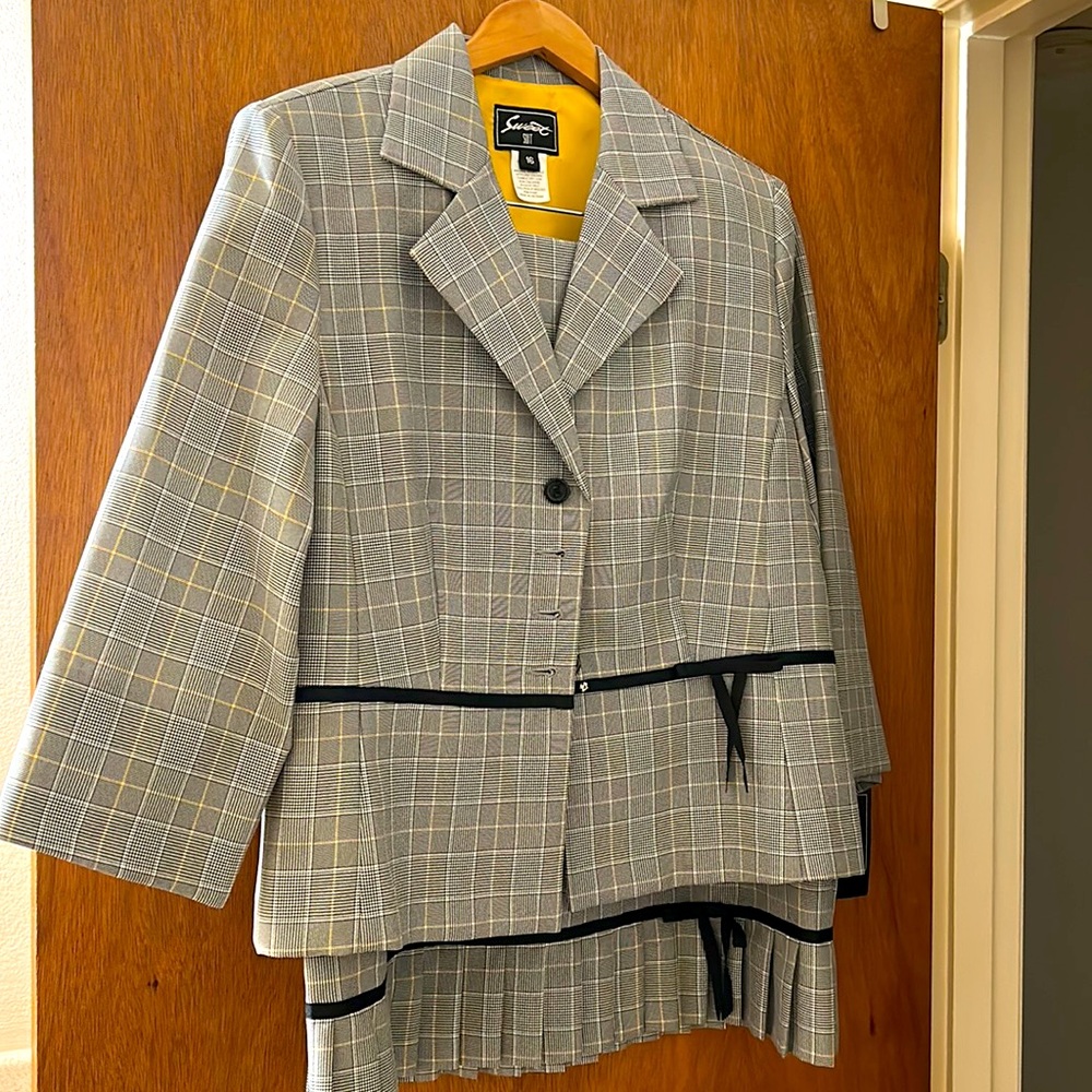Women’s skirt suit